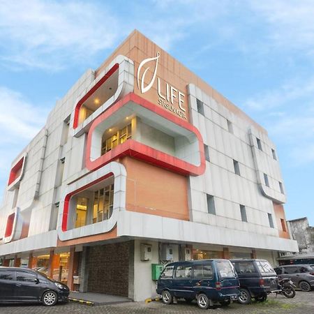 Life Hotel Stasiun Kota Surabaja Exteriér fotografie