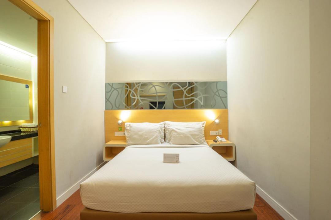 Life Hotel Stasiun Kota Surabaja Exteriér fotografie