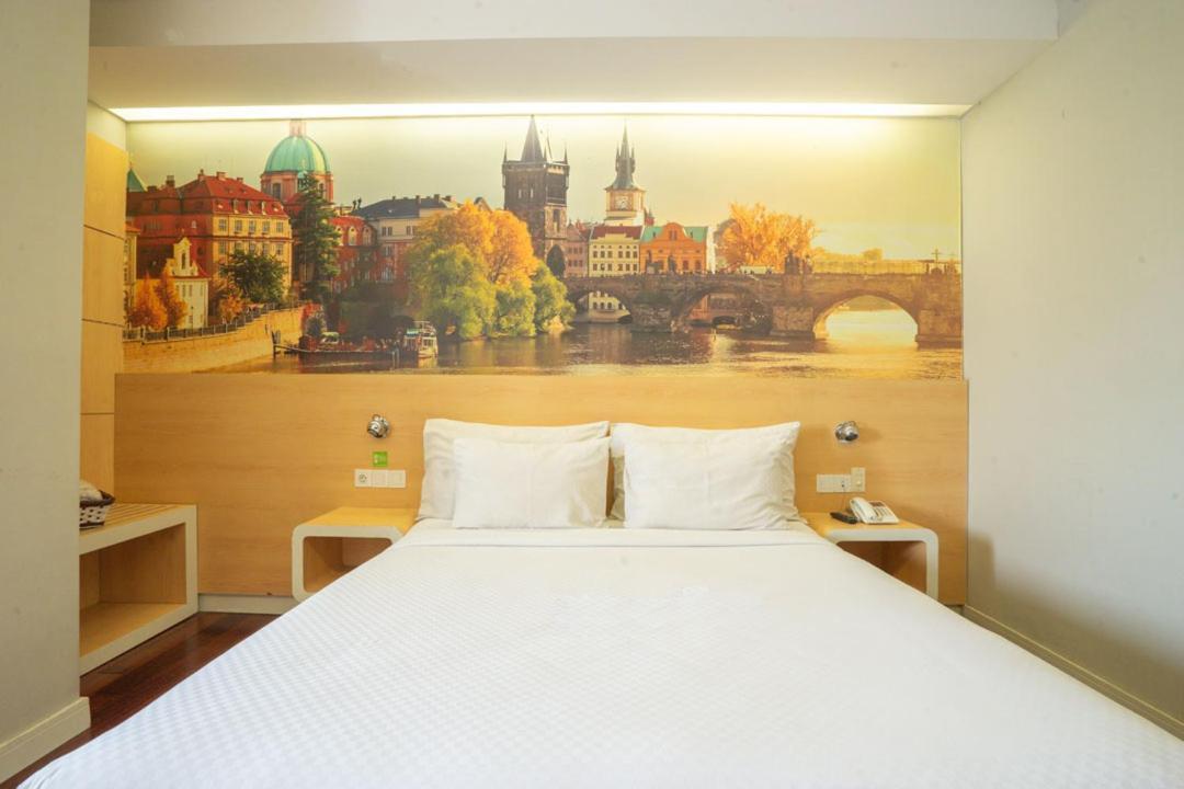 Life Hotel Stasiun Kota Surabaja Pokoj fotografie
