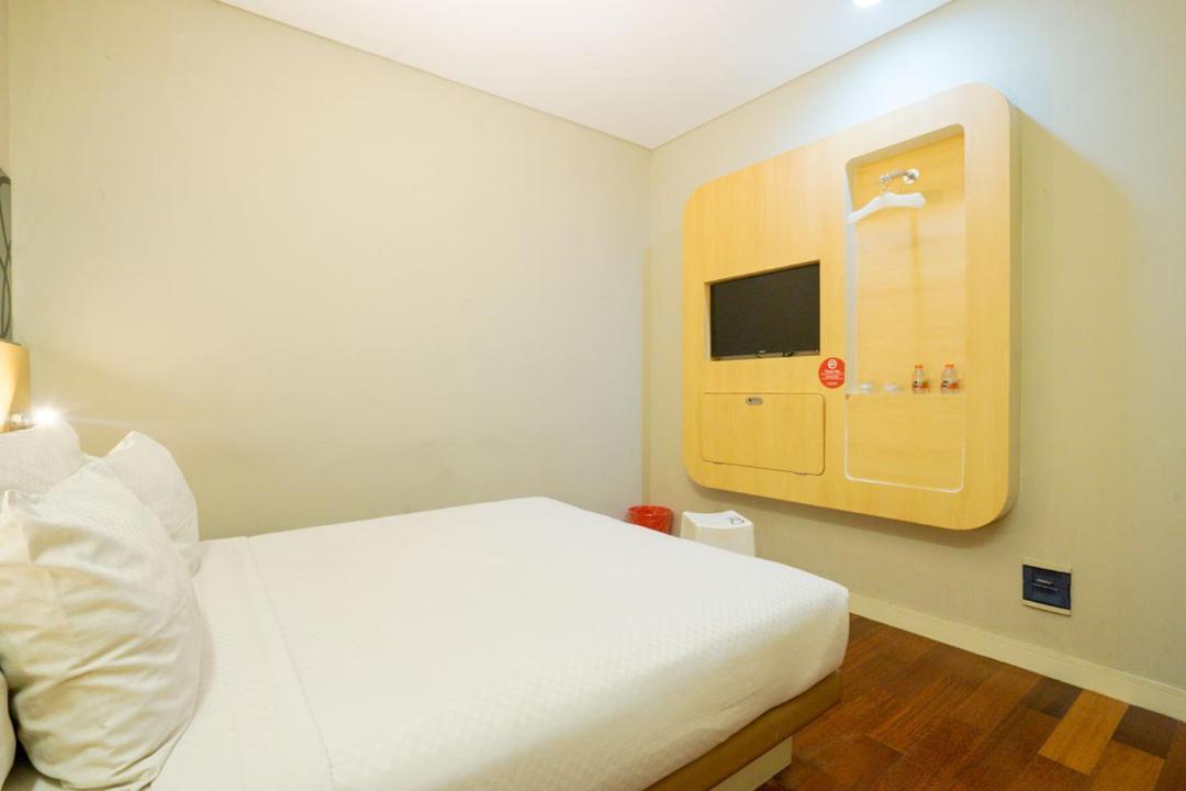 Life Hotel Stasiun Kota Surabaja Pokoj fotografie