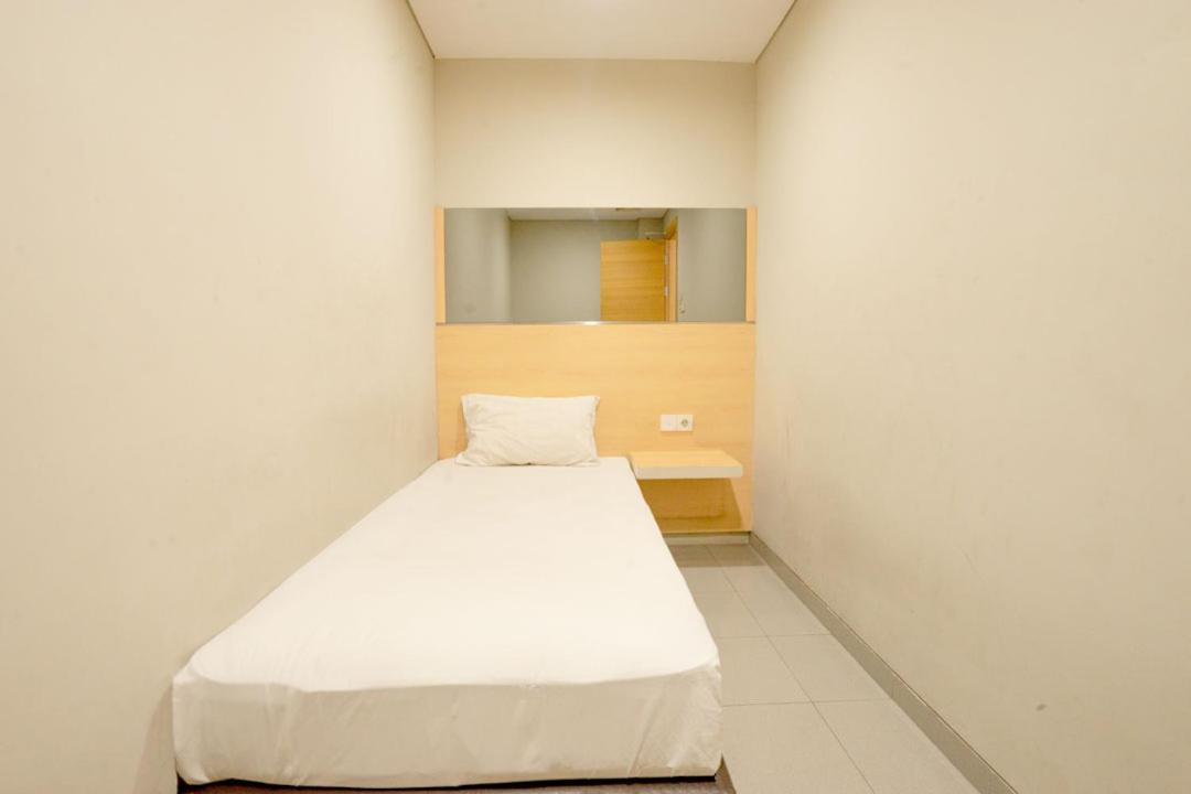Life Hotel Stasiun Kota Surabaja Pokoj fotografie