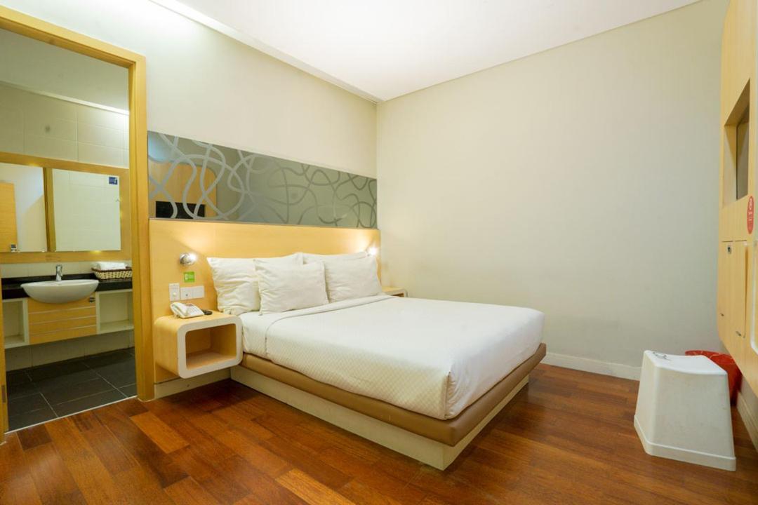 Life Hotel Stasiun Kota Surabaja Pokoj fotografie