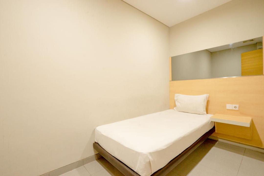 Life Hotel Stasiun Kota Surabaja Pokoj fotografie