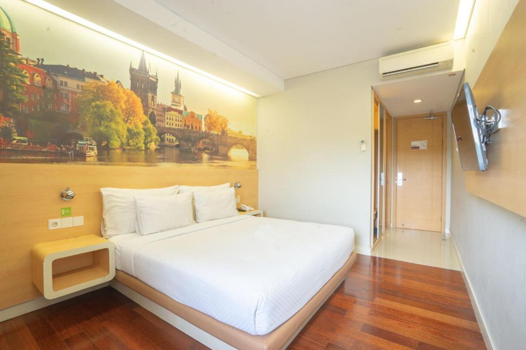 Life Hotel Stasiun Kota Surabaja Pokoj fotografie