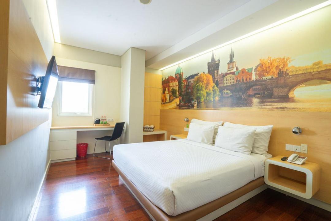 Life Hotel Stasiun Kota Surabaja Pokoj fotografie