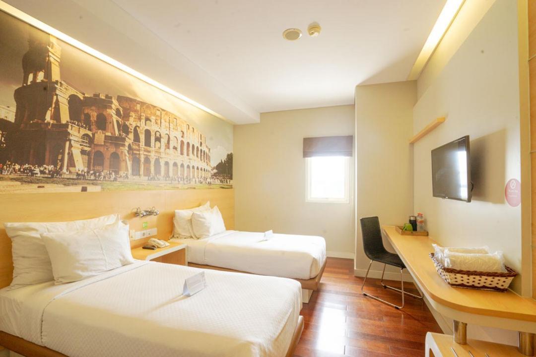 Life Hotel Stasiun Kota Surabaja Pokoj fotografie